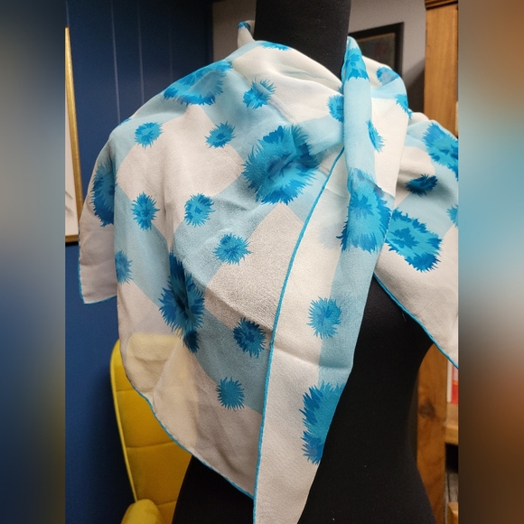 Beautiful Floral Scarf - Picture 3 of 6